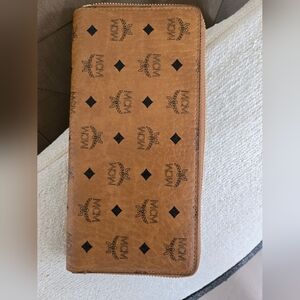 💫 MCM: Aren Visetos Original Zip Around Wallet